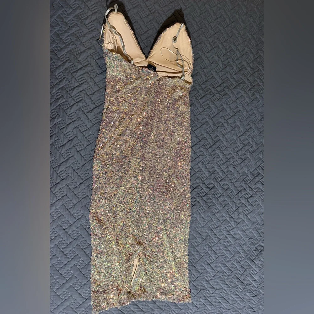 Elegant Sequin Evening Dress - Picture 2 of 2